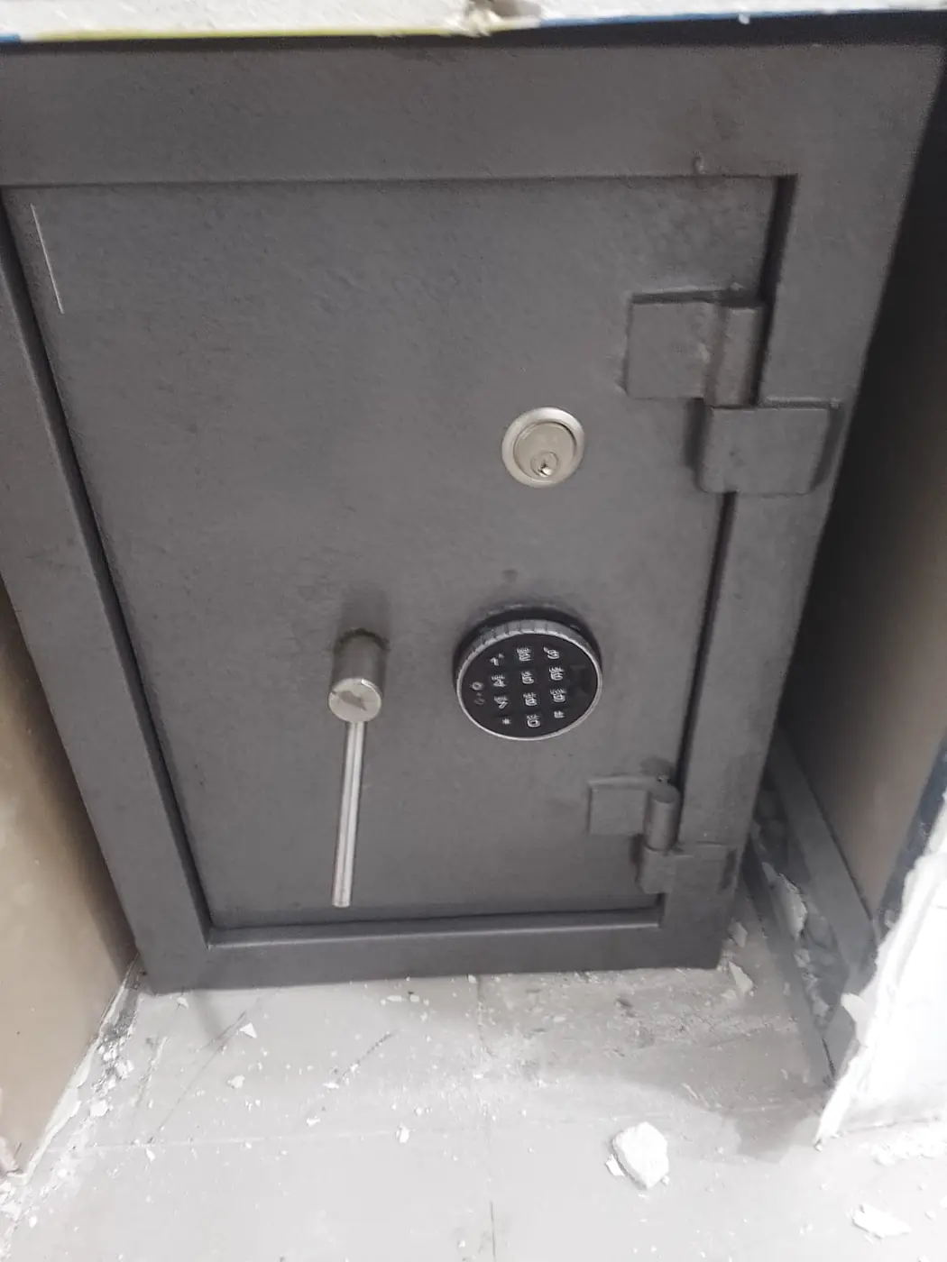 Caja fuerte digital de piso fabricada por Cajas Fuertes de la Costa
